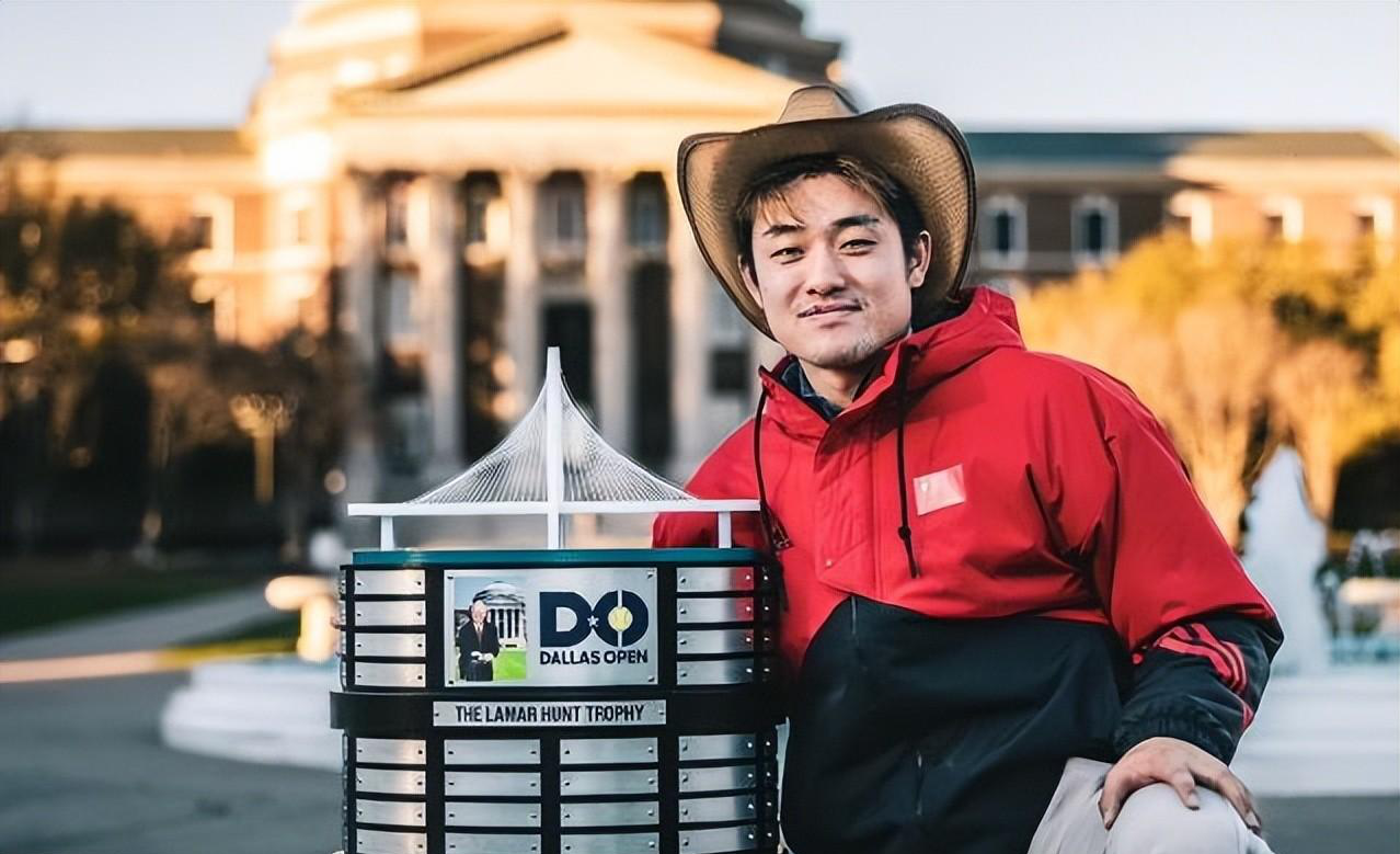 开云棋牌电脑版注册登陆费德勒在FPX比赛中惊险取胜，突破纪录引发热议！的简单介绍