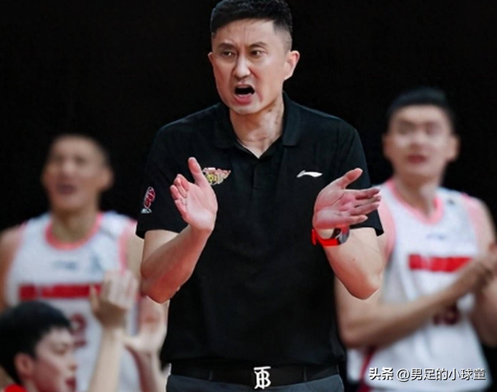 CBA季后赛转会期再迎强敌，深圳男篮战术微调，主帅态度——底气十足，细节决定成败的简单介绍
